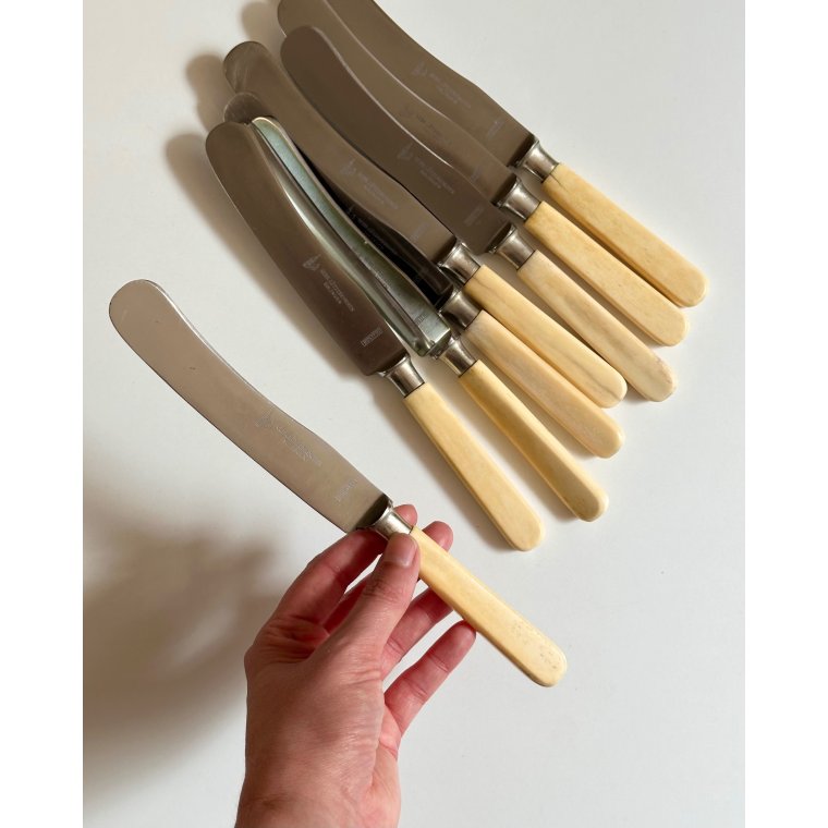 Antikke middagsknive, benskaft, 8 stk samlet