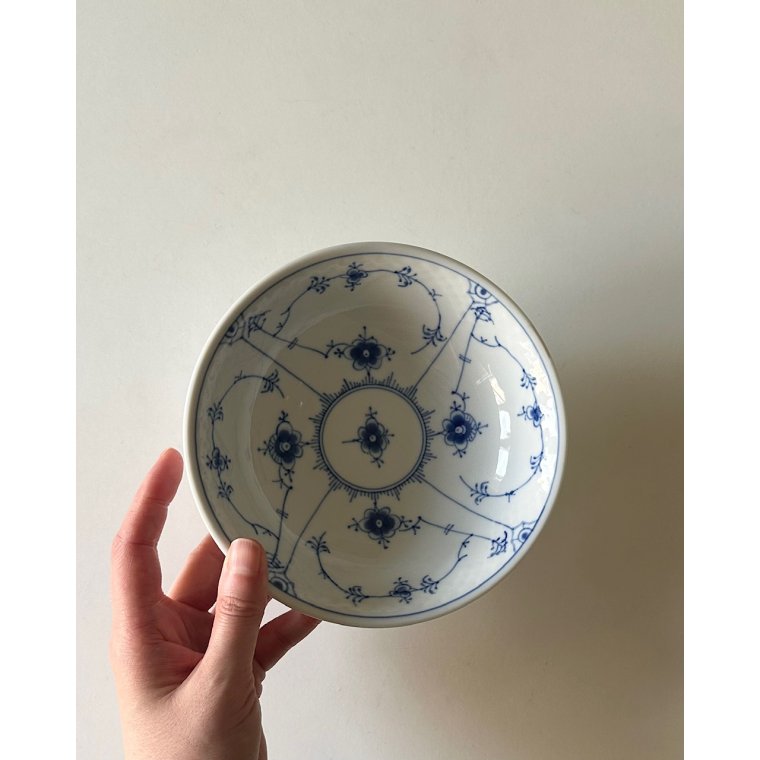 Bing og Grndahl, Blmalet ymerskl nr. 574, 2. sort. 