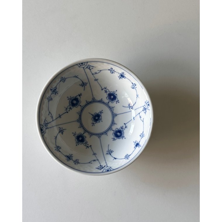 Bing og Grndahl, Blmalet ymerskl nr. 574, 2. sort. 