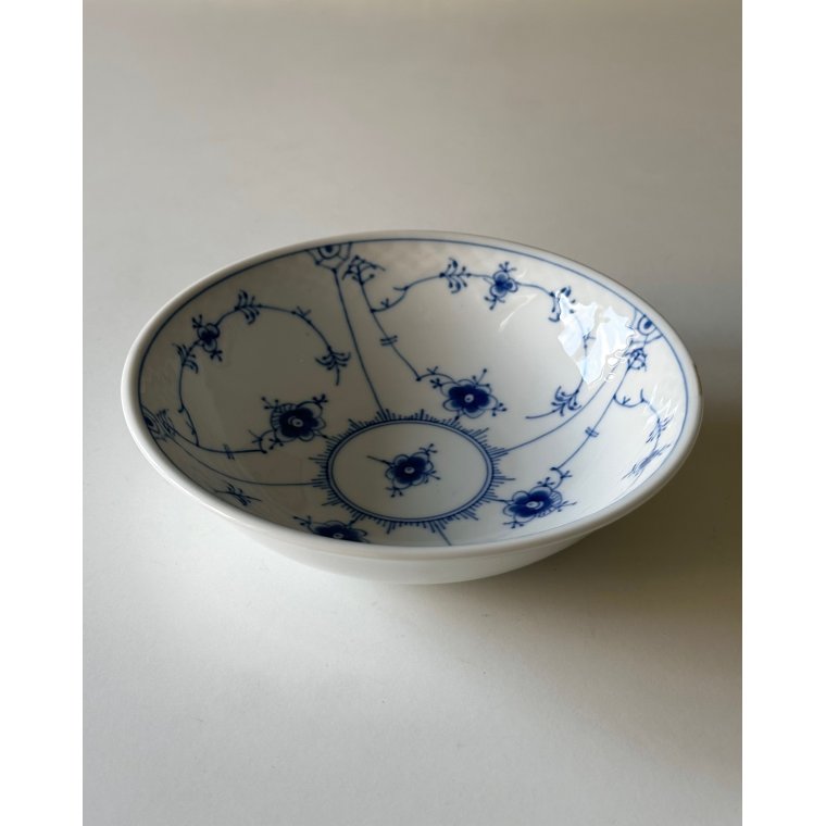 Bing og Grndahl, Blmalet ymerskl nr. 574, 2. sort. 