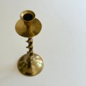 Brass candleholder w swirl