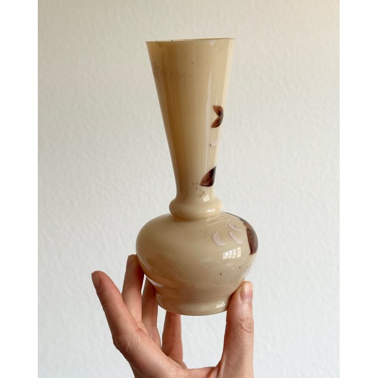Opaline vase w decoration