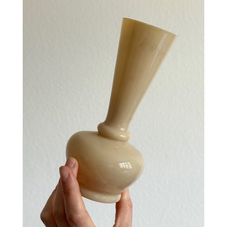 Opaline vase w decoration