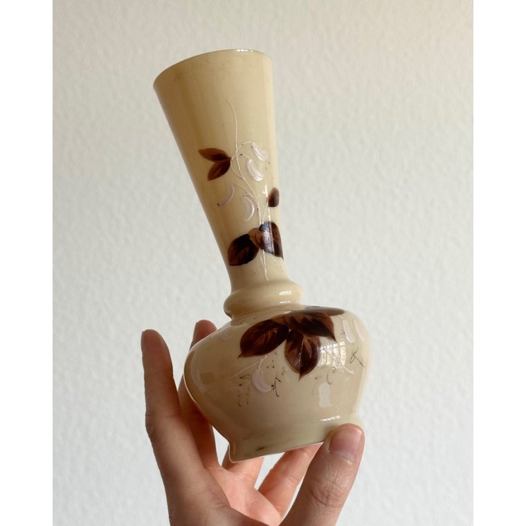 Opaline vase w decoration