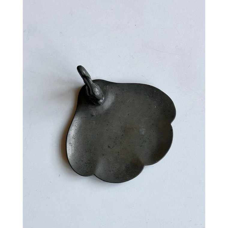 Small tray w squirrel, pewter