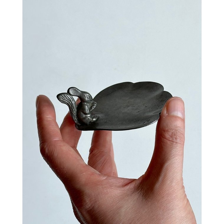 Small tray w squirrel, pewter
