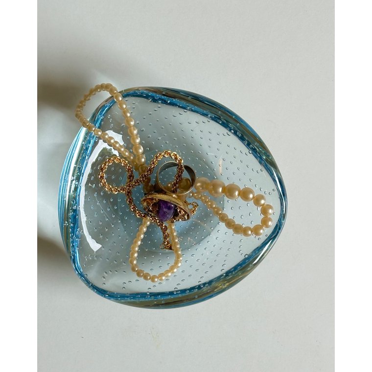 Lysebl� glassk�l m bobler