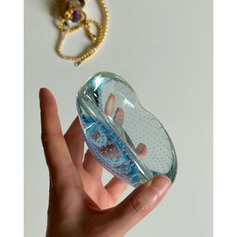 Lysebl� glassk�l m bobler