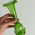 Gr�n glasvase m bemaling