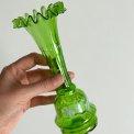 Gr�n glasvase m bemaling