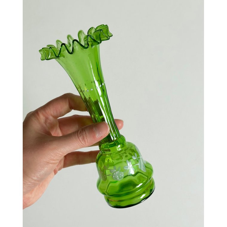 Gr�n glasvase m bemaling