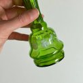 Gr�n glasvase m bemaling