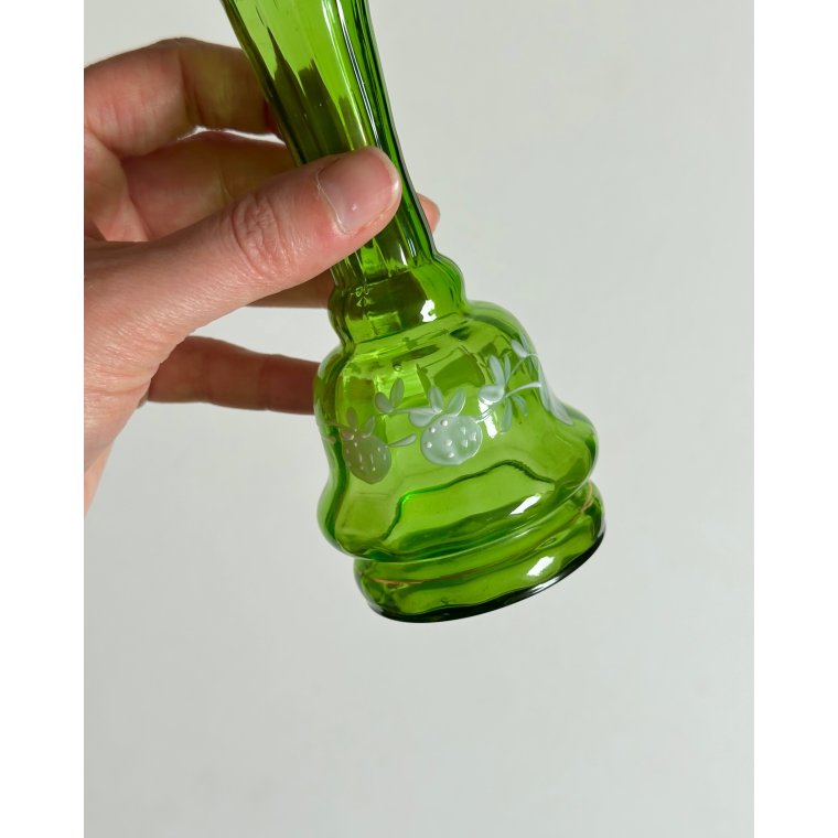 Gr�n glasvase m bemaling