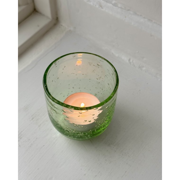 Small glass cup w bubbles