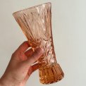 Laksefarvet vase, presset glas
