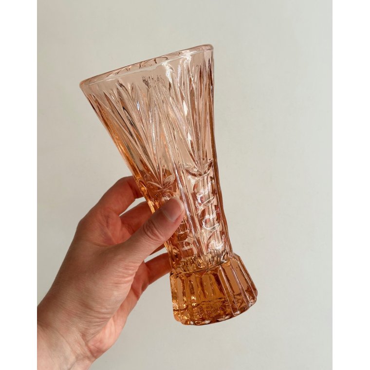 Laksefarvet vase, presset glas