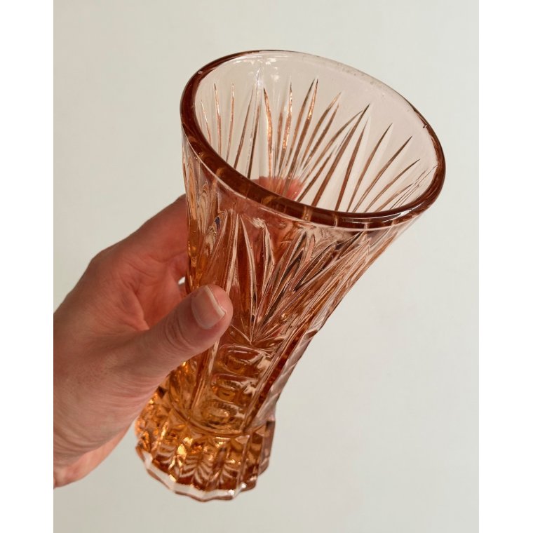Laksefarvet vase, presset glas
