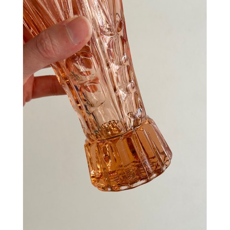 Laksefarvet vase, presset glas