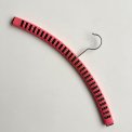 Retro hanger w plastic wire, black/neon pink