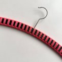 Retro hanger w plastic wire, black/neon pink