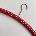 Retro hanger w plastic wire, red/cream/black