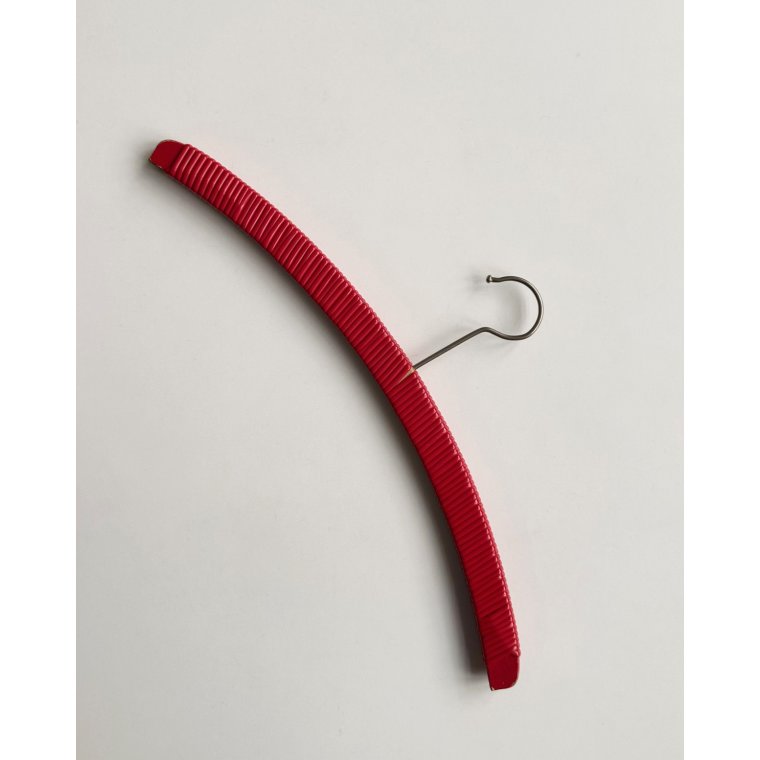 Retro hanger w plastic wire, red/cream/black