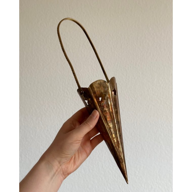 Brass cornucopia, angular