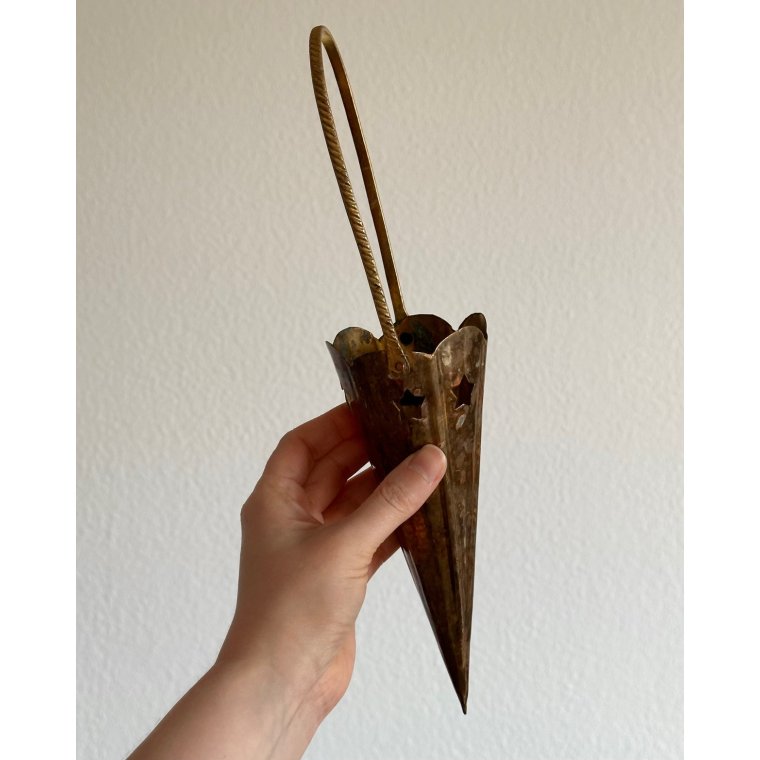 Brass cornucopia, angular