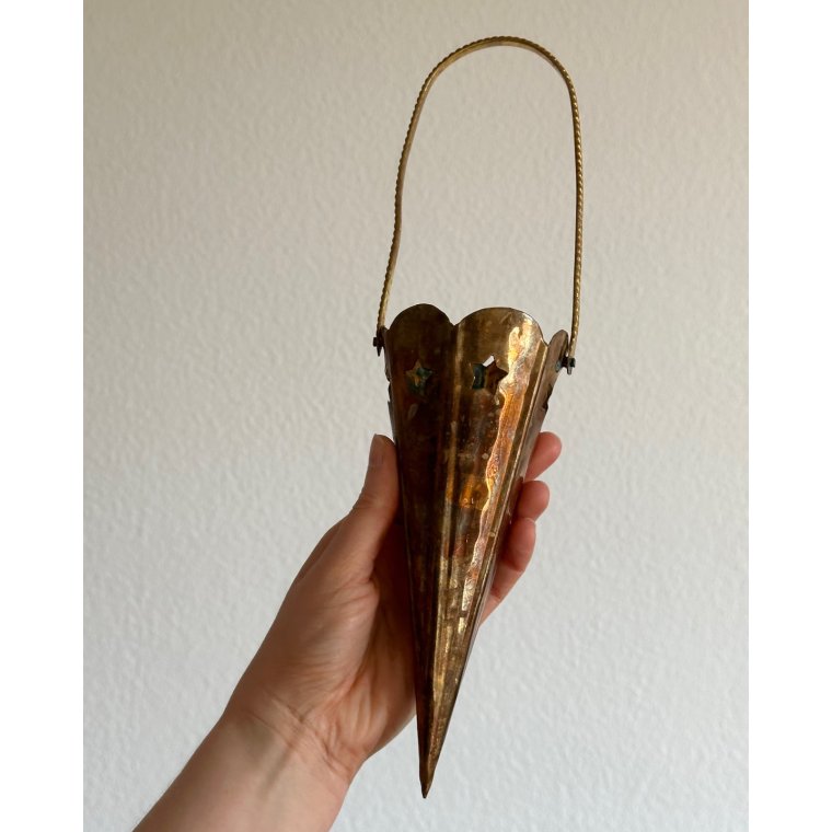 Brass cornucopia, angular