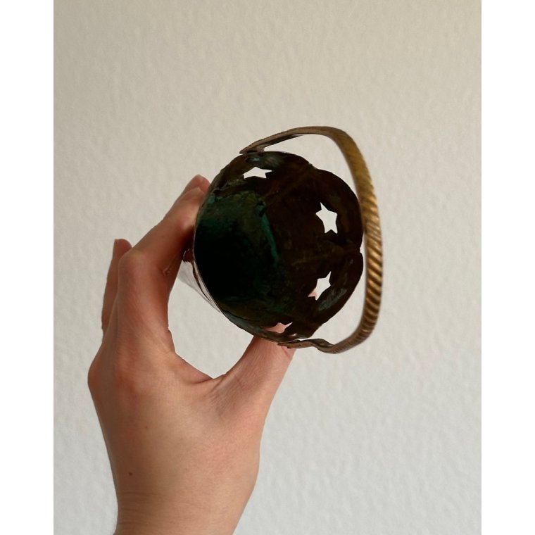 Brass cornucopia, angular