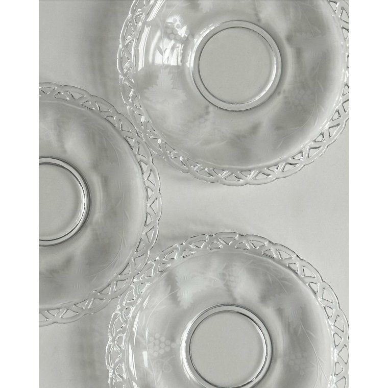 Glass plates w motifs and pierced trim, set of 6