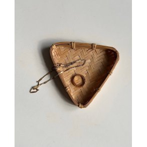 Small wicker tray, triangle