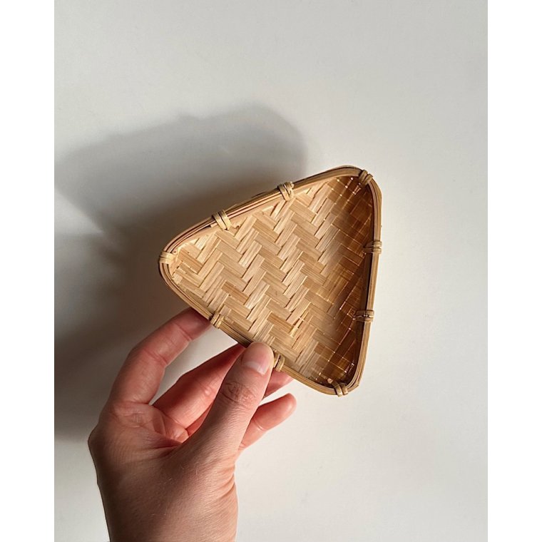 Small wicker tray, triangle