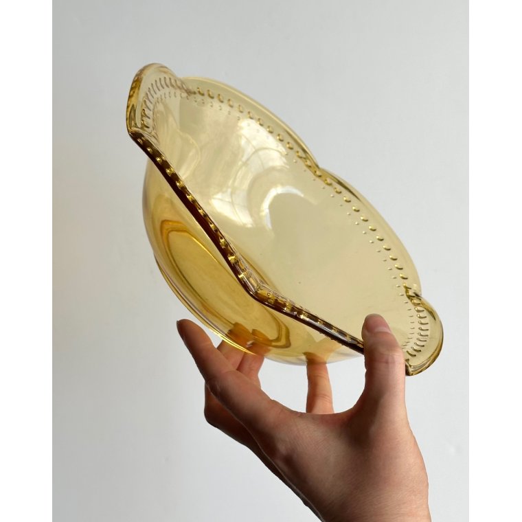 Ravfarvet glas, serveringsskl, prikket kant