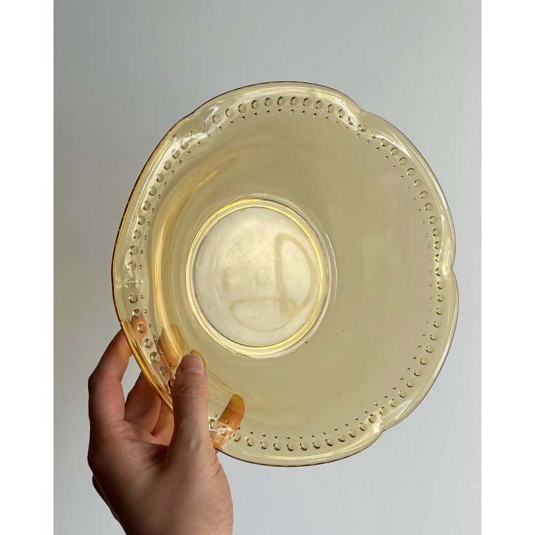 Ravfarvet glas, serveringsskl, prikket kant